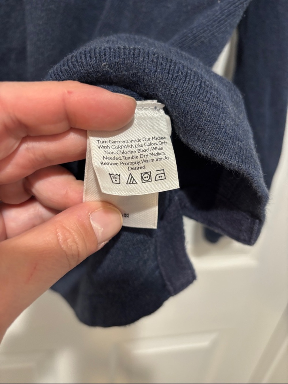 EDDIE BAUER 100% Cotton Men’s Navy Sweater - Picture 5 of 5